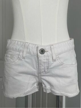 GUESS White Low Rise Denim Shorts – Size 23